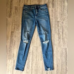 Size 4 regular American eagle jeans
High rise jegging